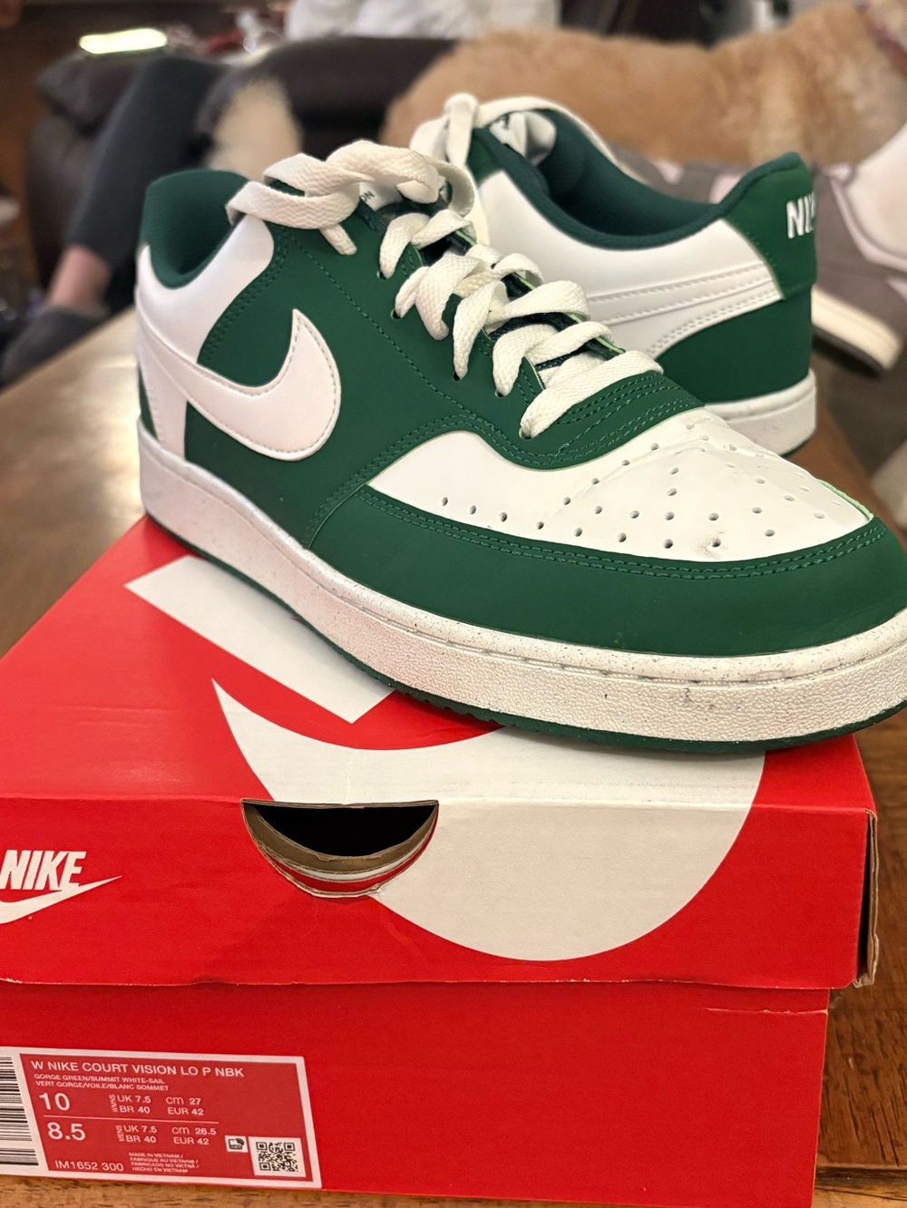 Nike Low-Top Sneakers - Green & White